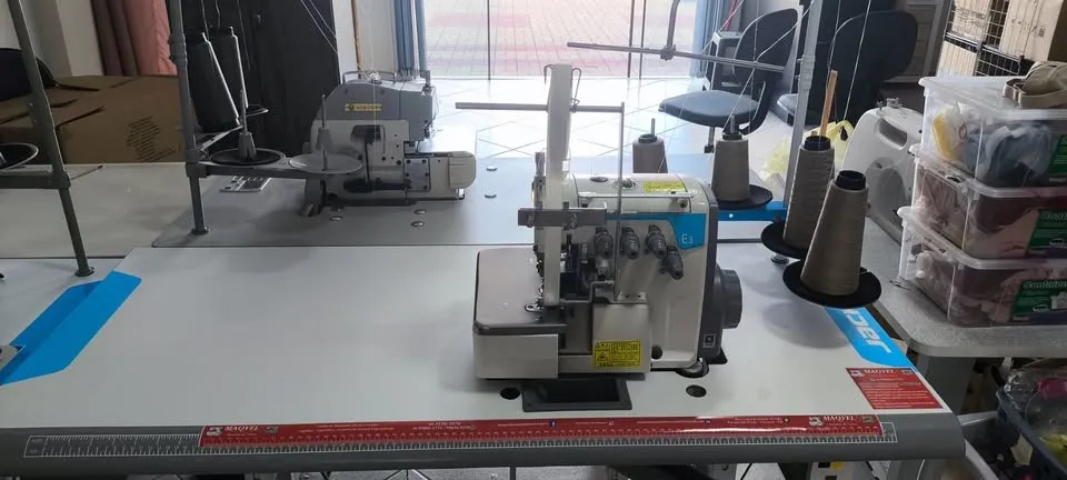 Máquina de costura Overloque Jack Eletrônica. E3