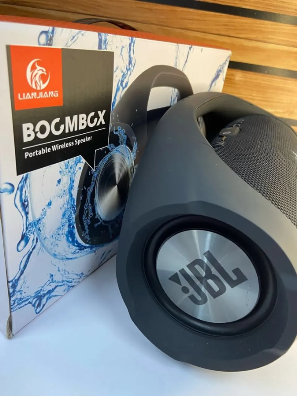 Caixa de Som Bluetooth Boombox Portátil JBL preta