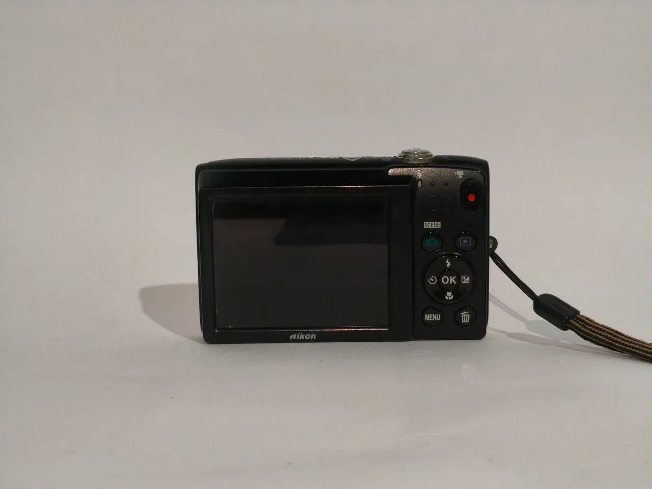 CyberShot Nikon Coolpix Red - Complete with Bag, Card and Original Battery!64318753039617123