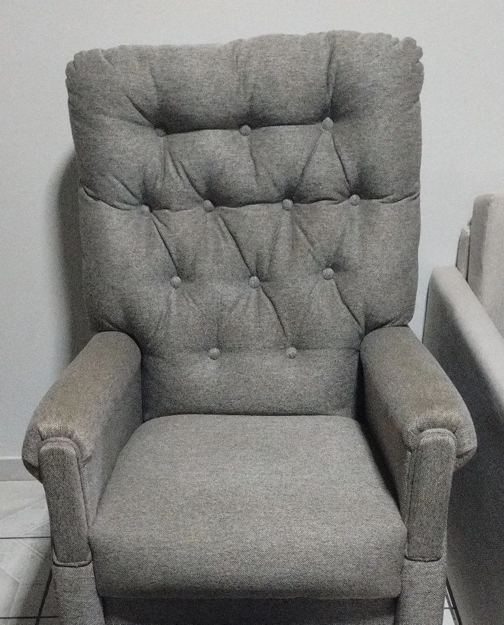 Poltrona Cinza Confortável com Puff - Foto 4
