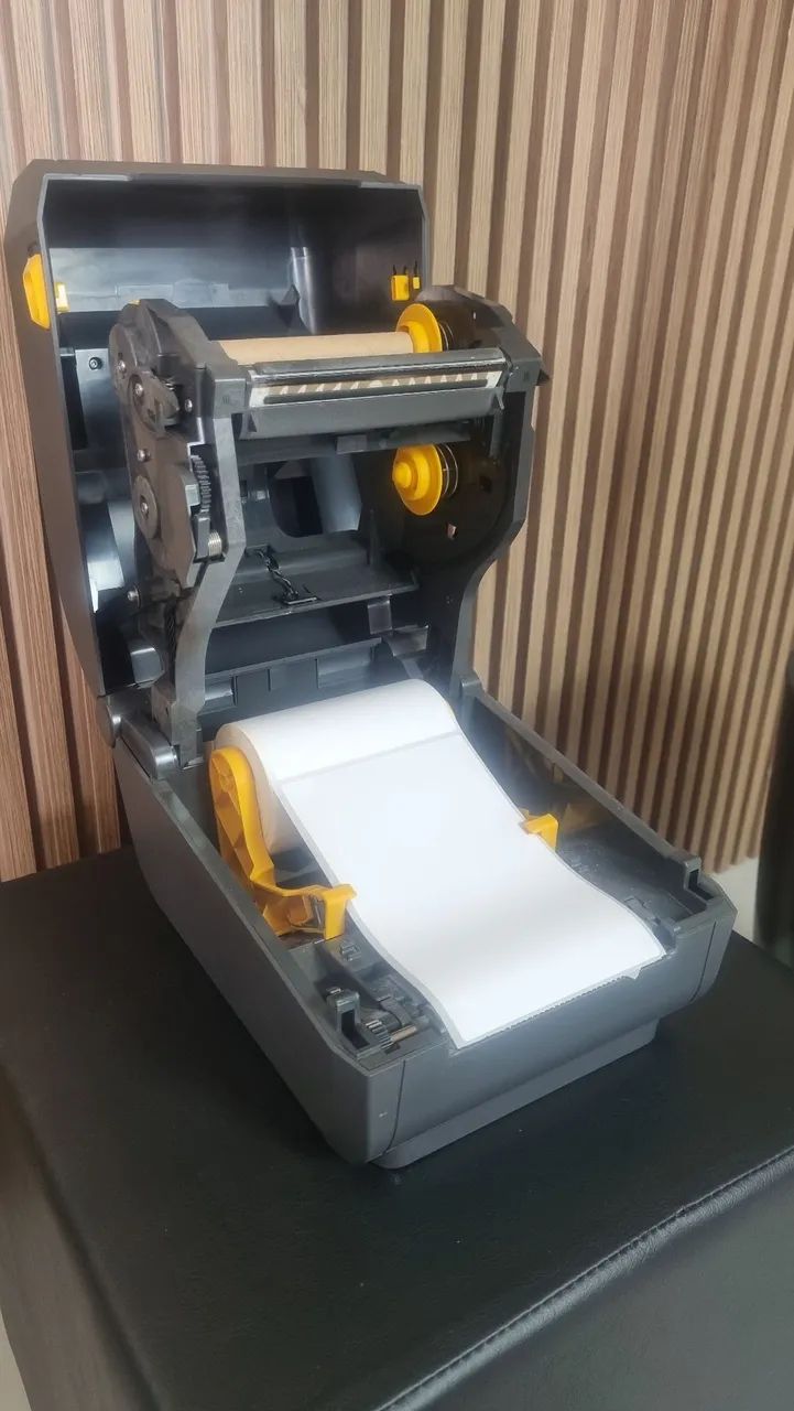 Impressora Zebra ZD220 - Semi Nova em Perfeito Estado + 2 Rolos de Etiquetas - Foto 3
