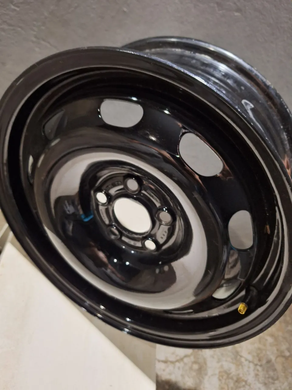 Roda de aço preta