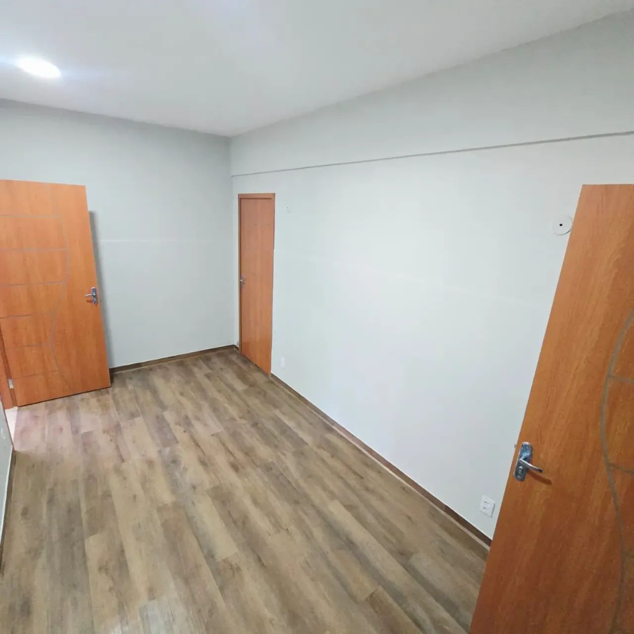 VENDO SALA COMERCIAL NO ED. ANTÔNIO VELHO