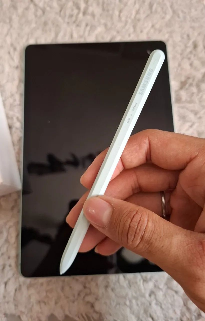 Tablet Samsung Galaxy Tab S9 FE 5G 128 GB com S Pen, capa e caixa - Foto 3