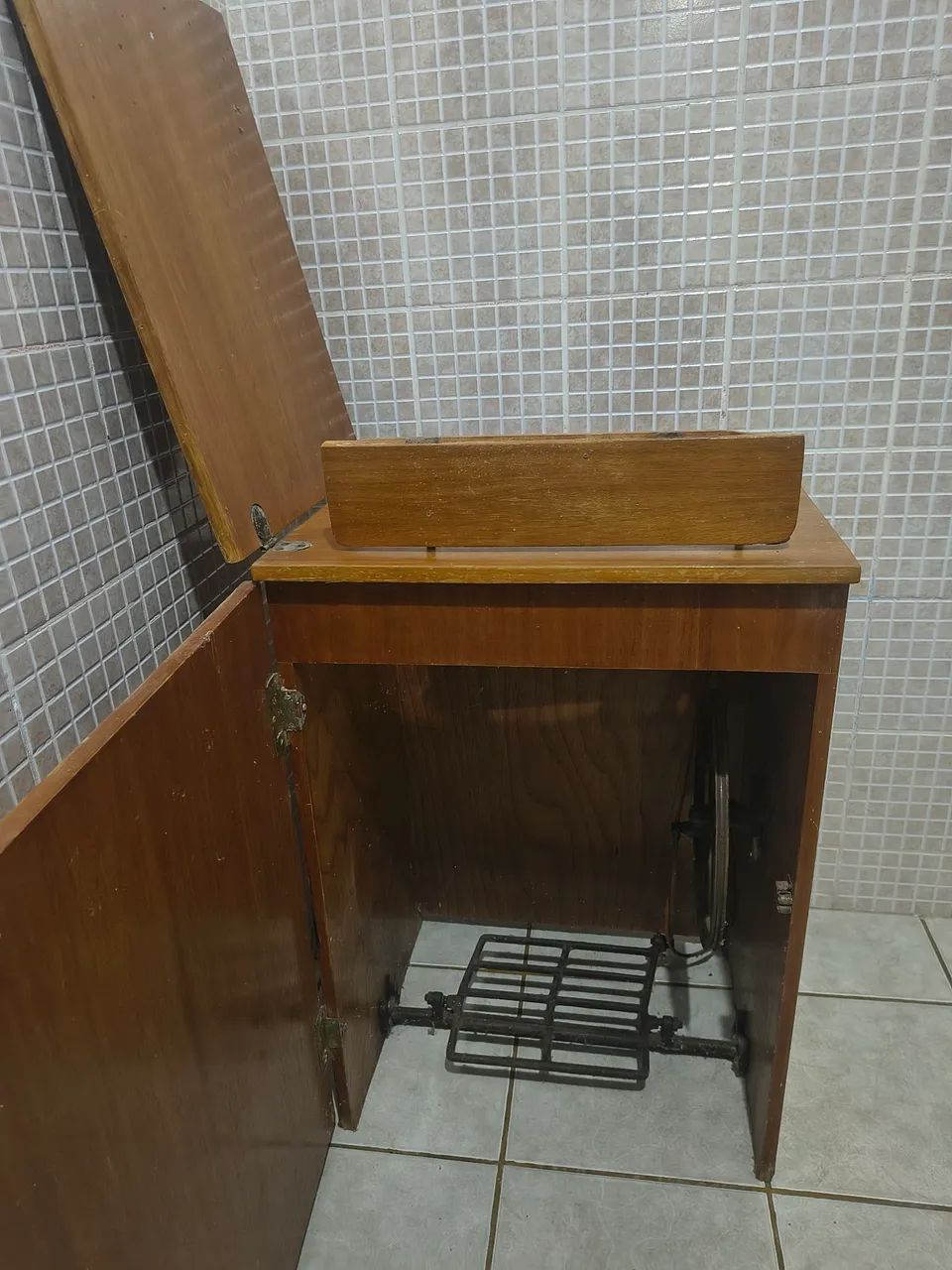 Máquina de Costura ? Singer 15C com caixaria 