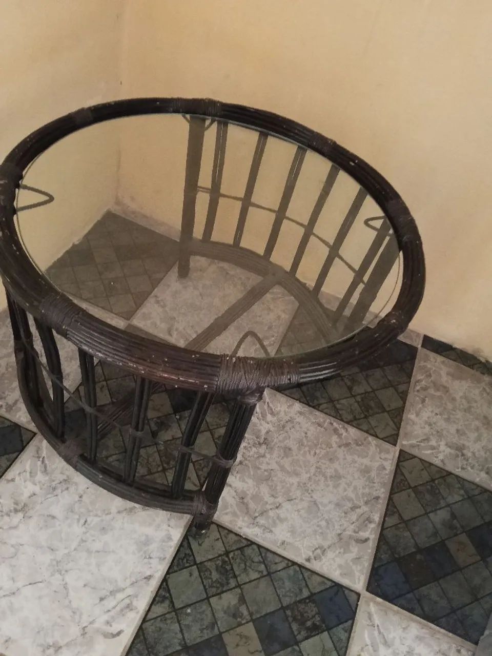 Mesa de sala com vidro 