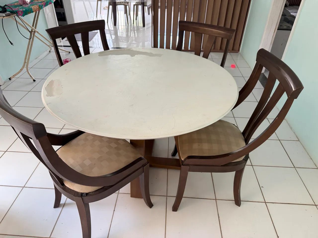 Vendo Mesa com 4 cadeiras - Foto 2