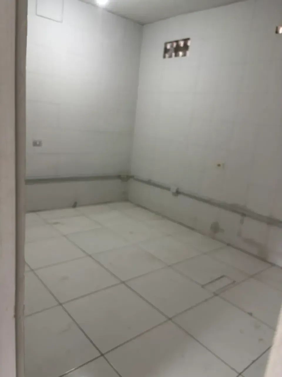 ALUGA-SE 1 CASA NO PAVIMENTO SUPERIOR! - Foto 2