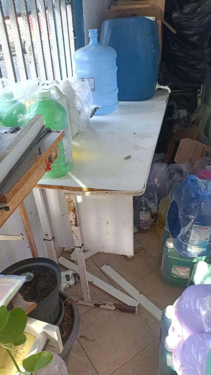 Mesa de Escritório  em MDF com Estrutura de Aço - Usada - Foto 4