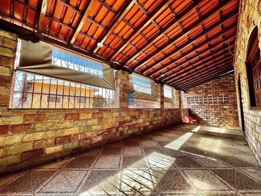 Casa a Venda, 5 quartos, 2 suítes