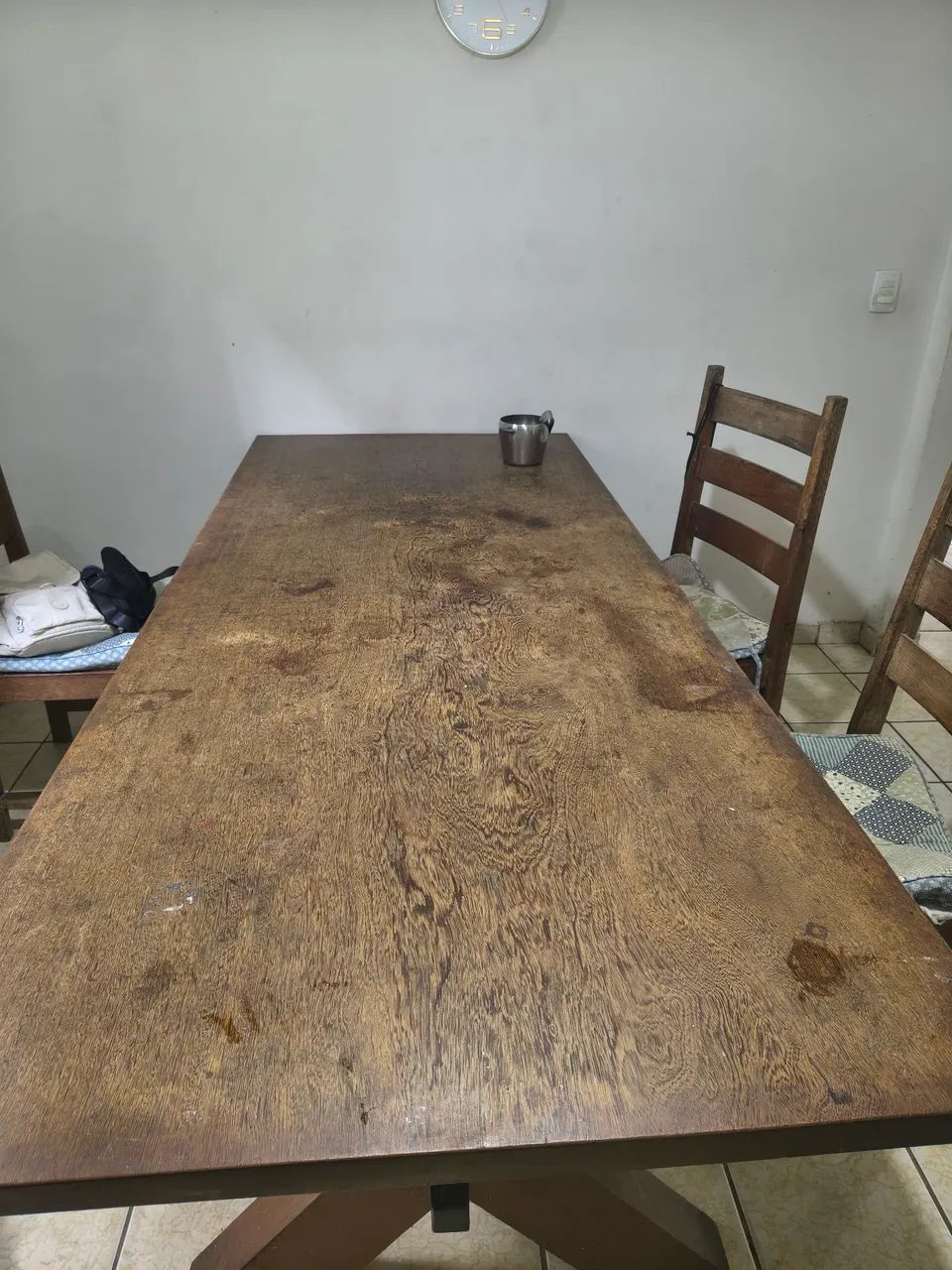 Mesa de madeira maciça enorme