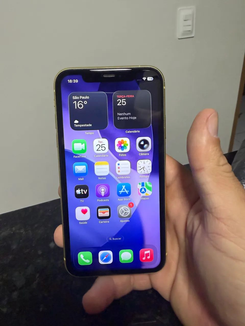 Iphone 11 Yellow 64 Gigas Todo Original - Foto 3