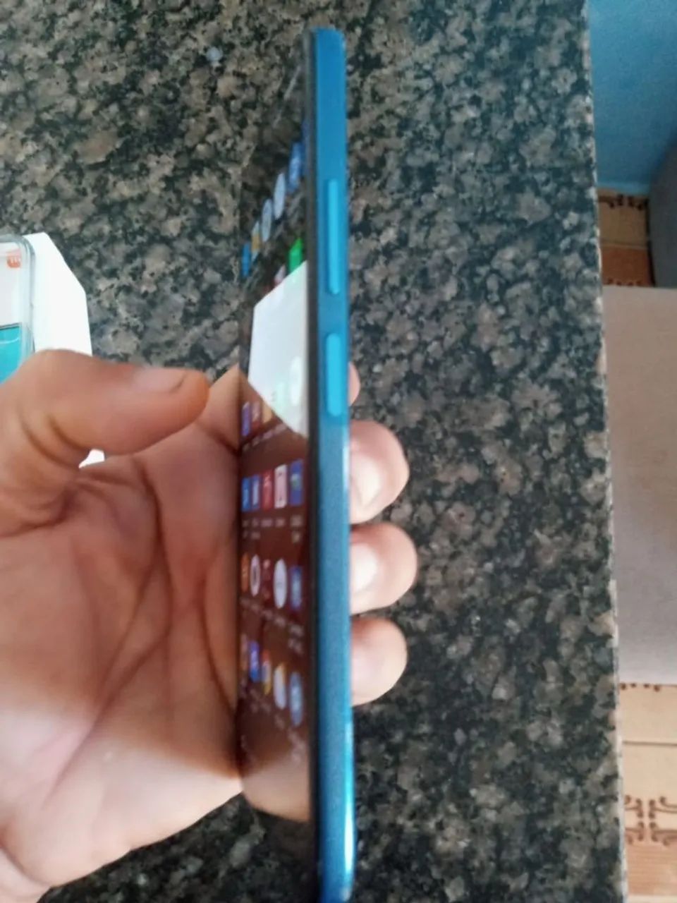 Redimi note 11 possui algumas marcas de uso. - Foto 3