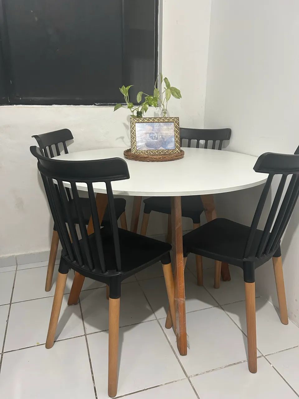 Mesa de jantar com cadeiras
