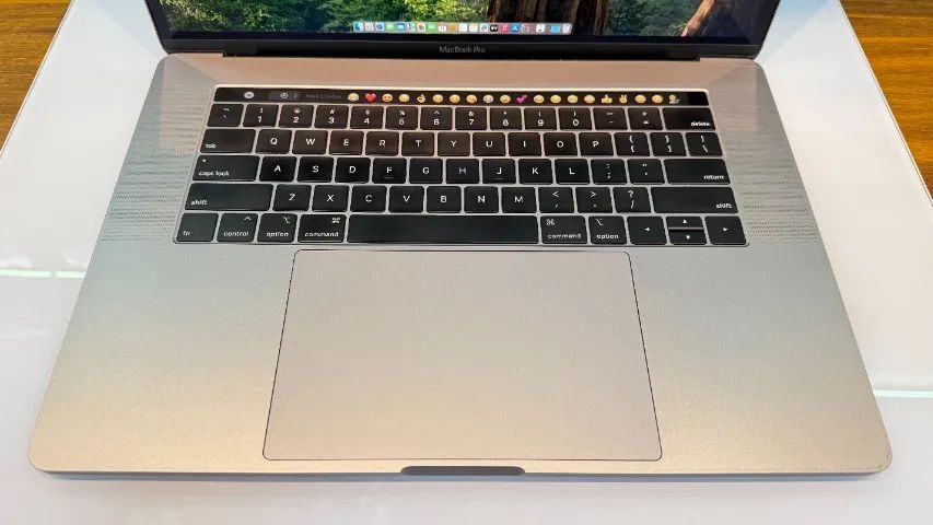 MacBook PRO 2019 A1990 15.4 Pol Touch Bar I7 2.2g Mem 16gb