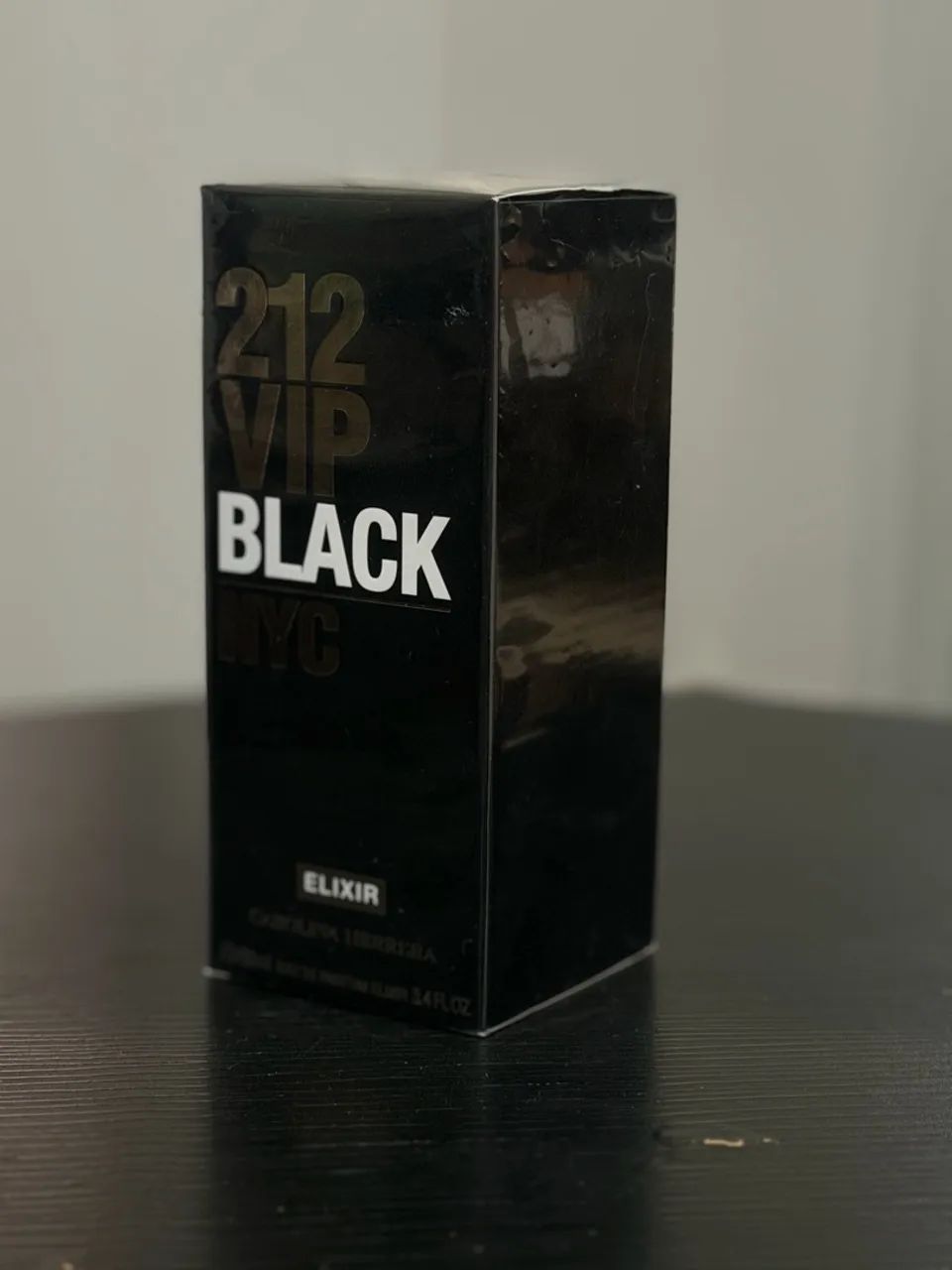 Perfume Carolina Herrera 212 VIP Black Elixir 100ml Lacrado - Foto 3