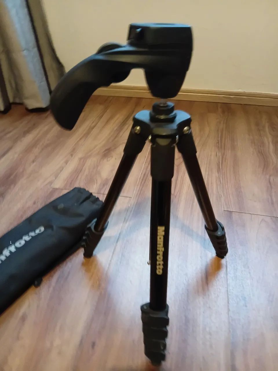 Tripé manfrotto excelente estado - Foto 2