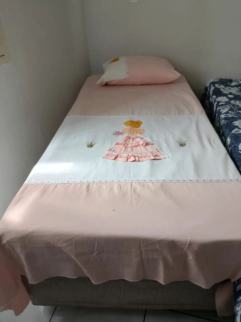 Cama de solteiro box usada