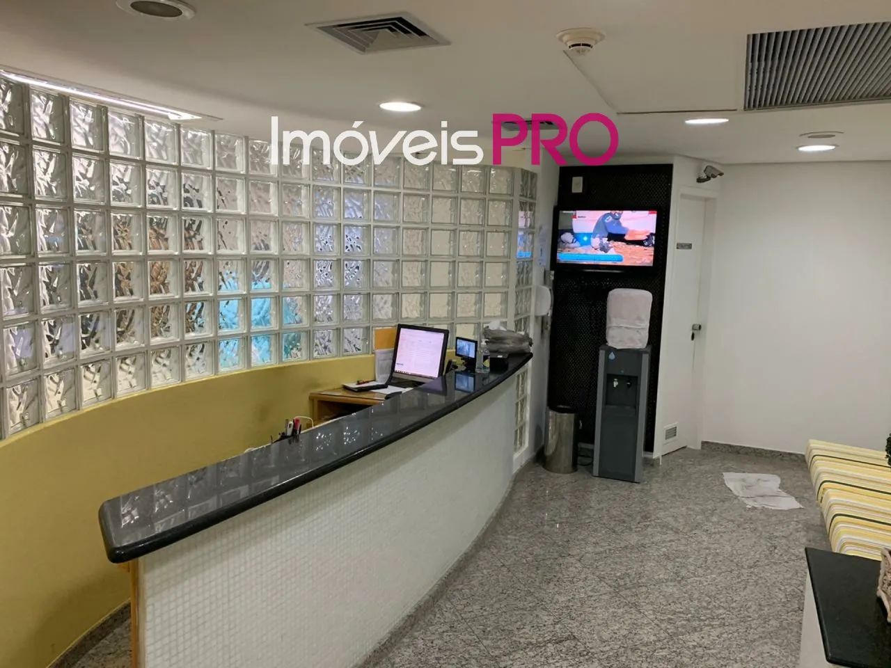 Consultorio pronto com 126m² mobiliado e 03 vagas - Moema Pássaros