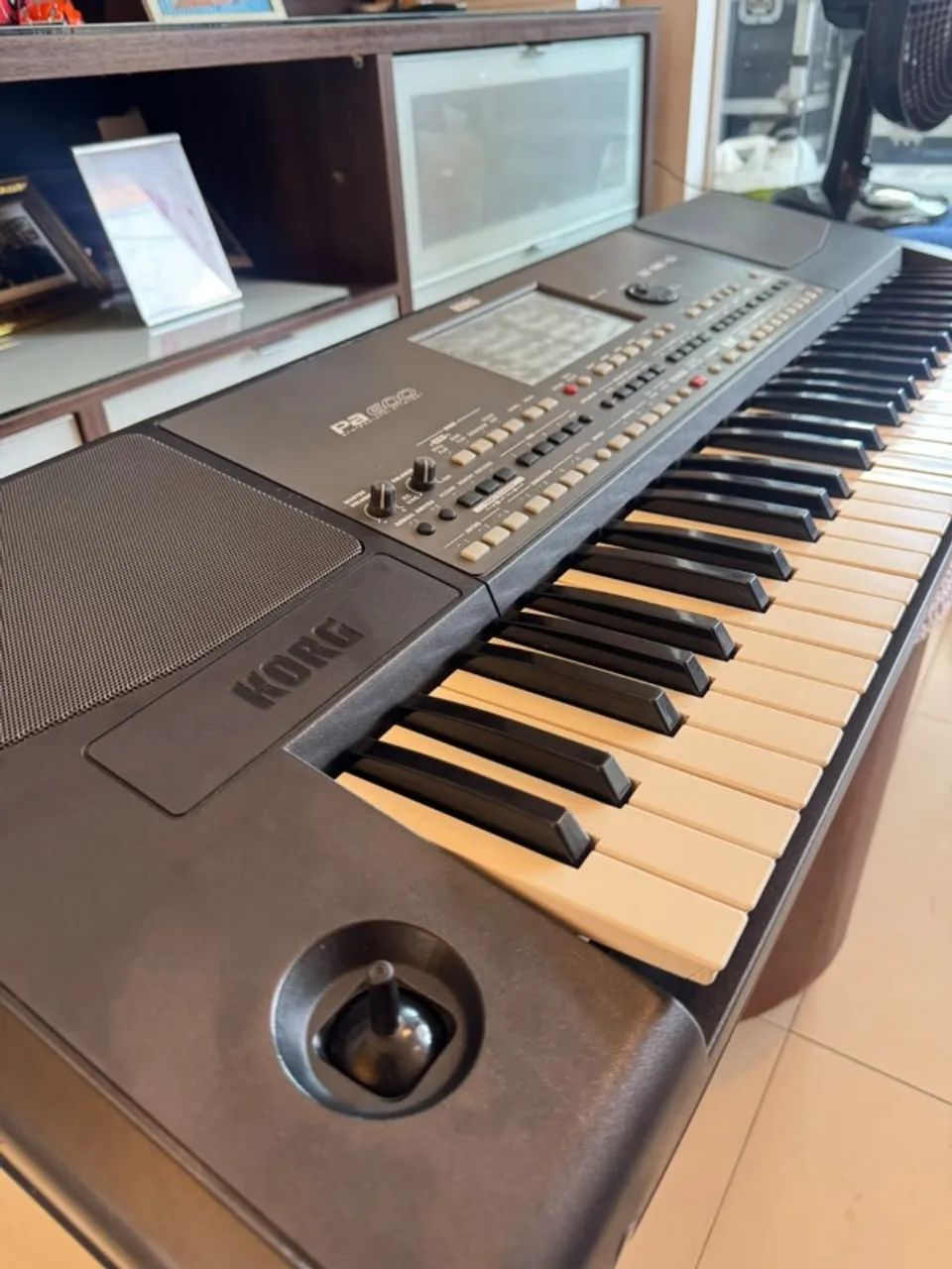 TECLADO KORG PA600 BR - Foto 2