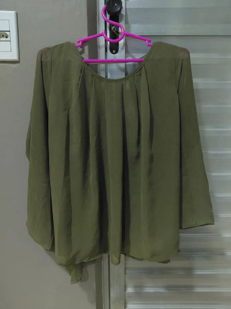 Camisa de tule verde com manga