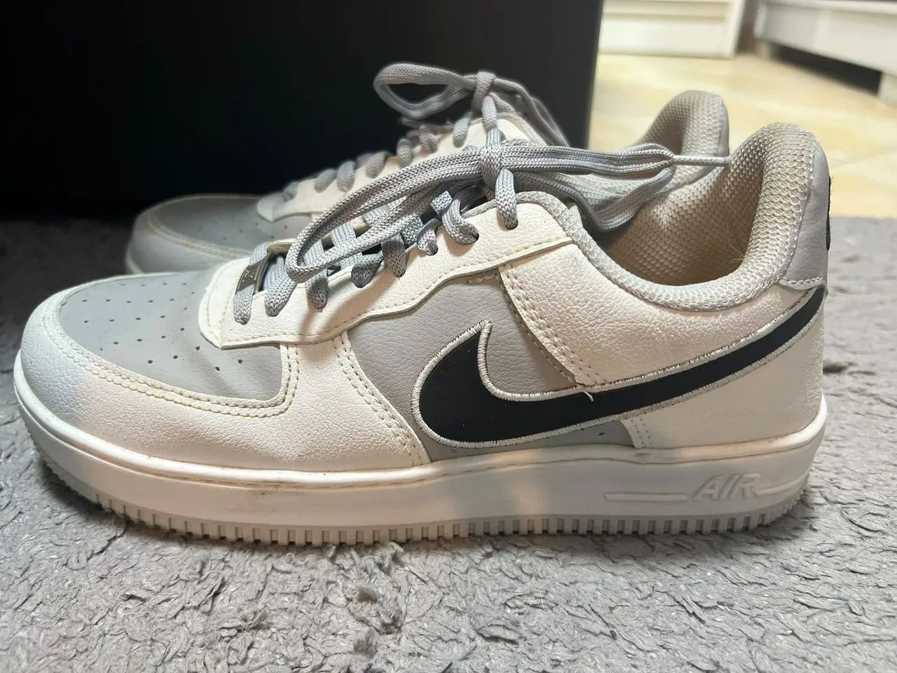 Tênis Nike Air Force, branco e cinza, tam. 39 - Foto 2