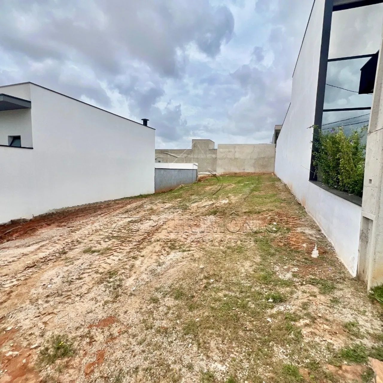 TERRENO EM CONDOMINIO 220m² - HELENA MARIA
