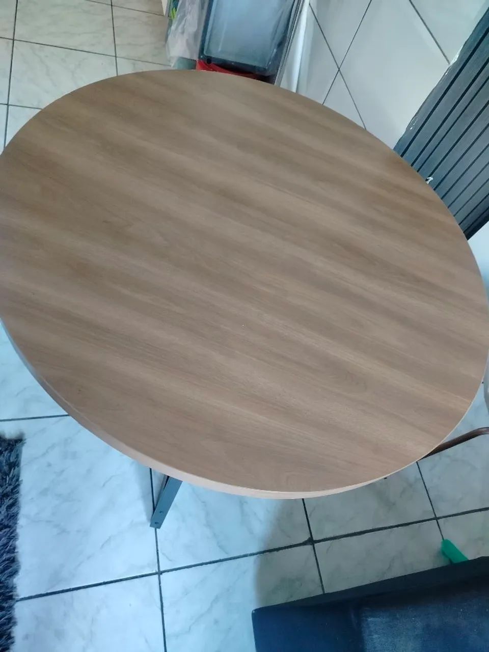 Vendo essa mesa com 2 cadeiras - Foto 3