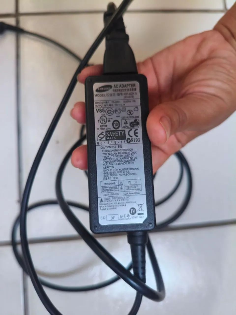 Notebook Samsung com defeito no teclado, mas equipado com memória ram potente - Foto 4