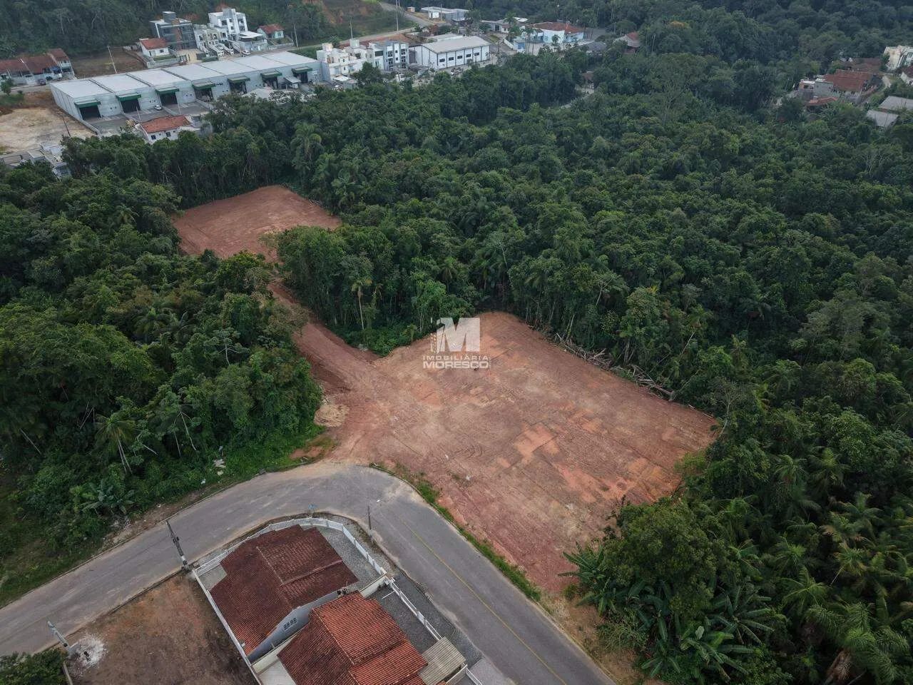 Terreno com possibilidade de construção de galpão