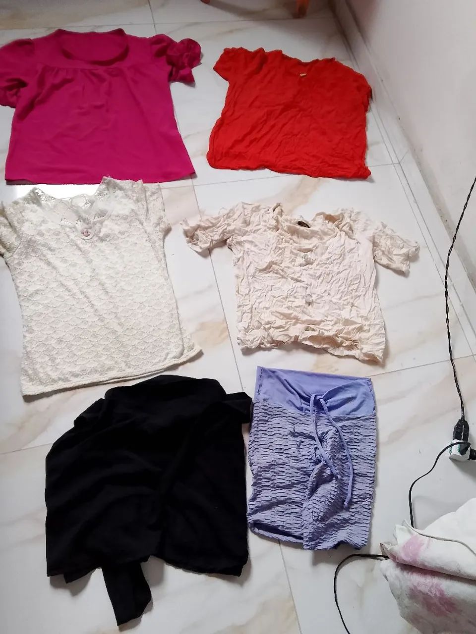 Lote de roupas femininas 