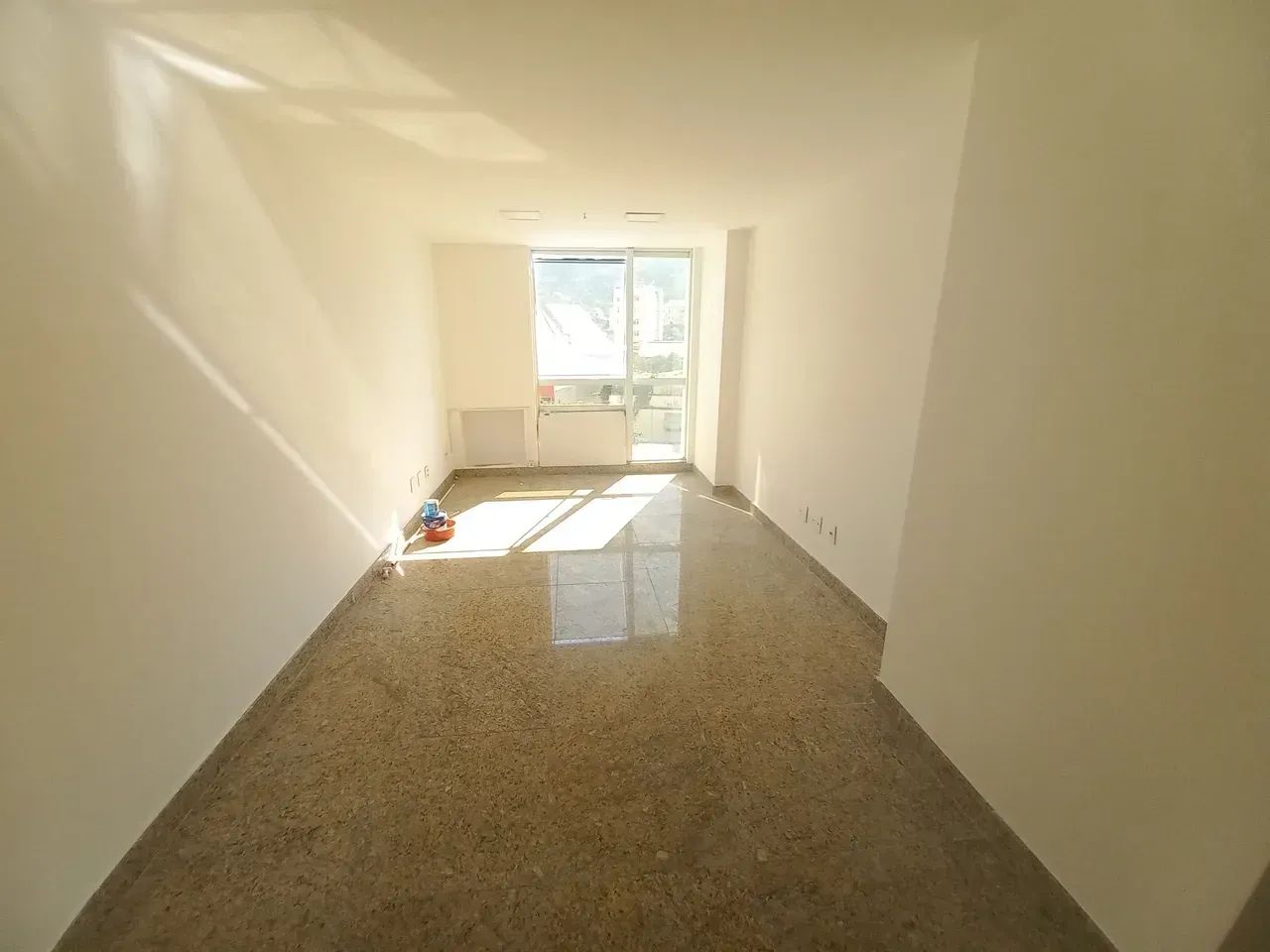 Ótima sala comercial de frente com 25 m² e banheiro privativo. - Foto 3