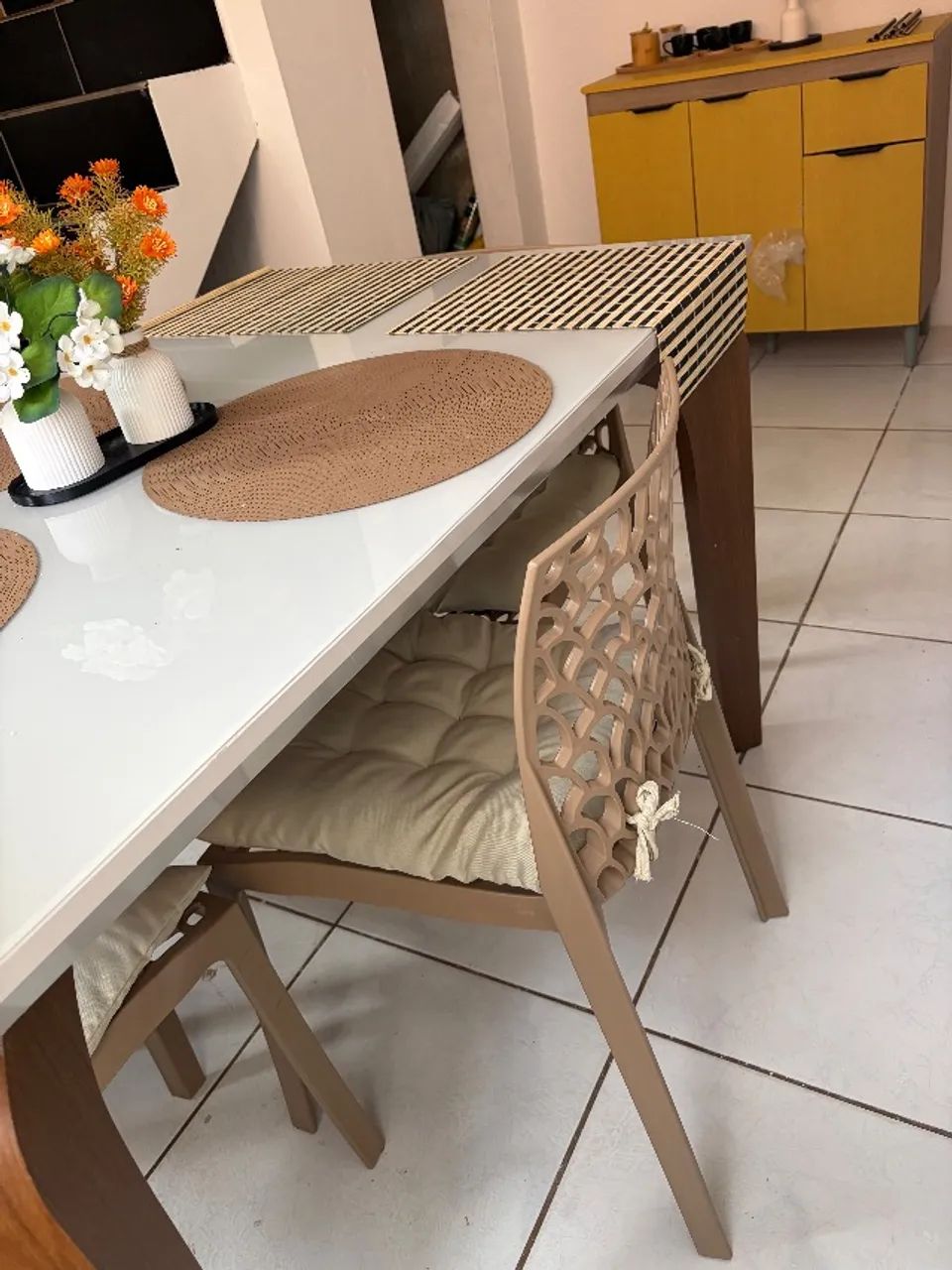 4 cadeiras na cor bege  - Foto 2
