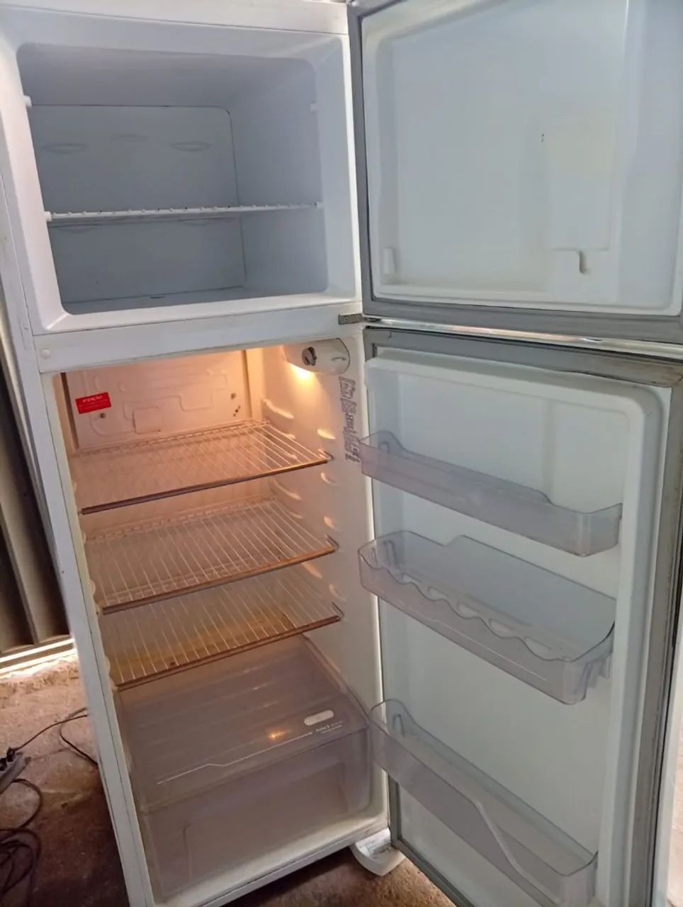 Geladeira Eletrolux 362 litros funcionando perfeitamente  - Foto 3