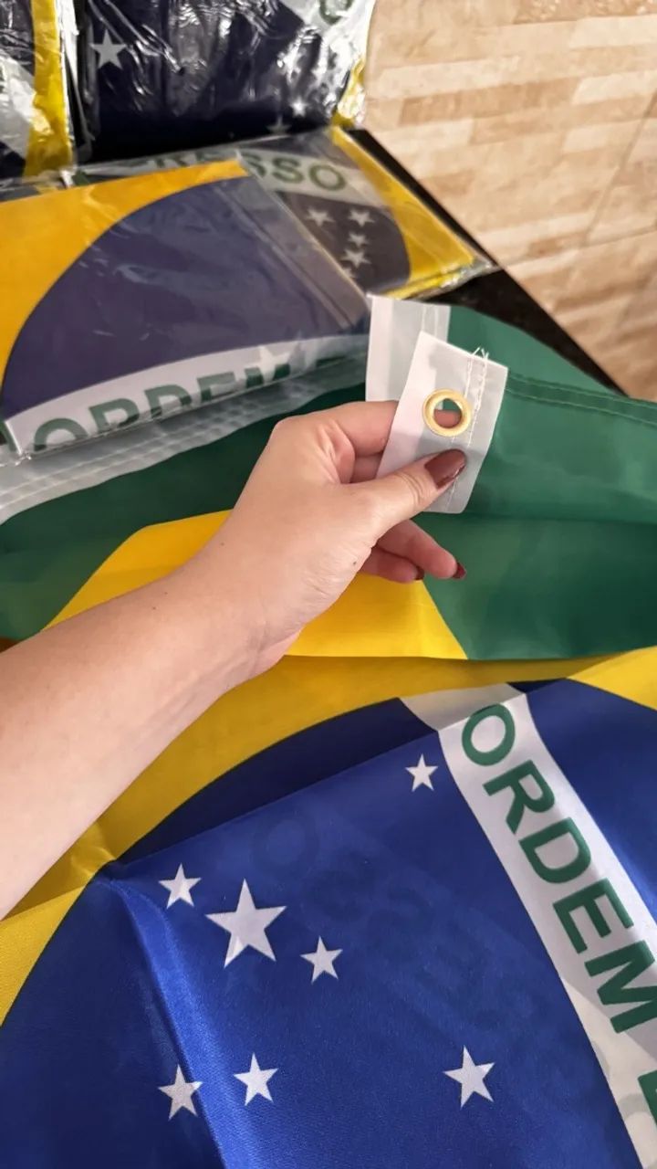 Kit 100 Bandeiras Brasil + 5 Cornetas e 3 Cachecóis - Foto 4