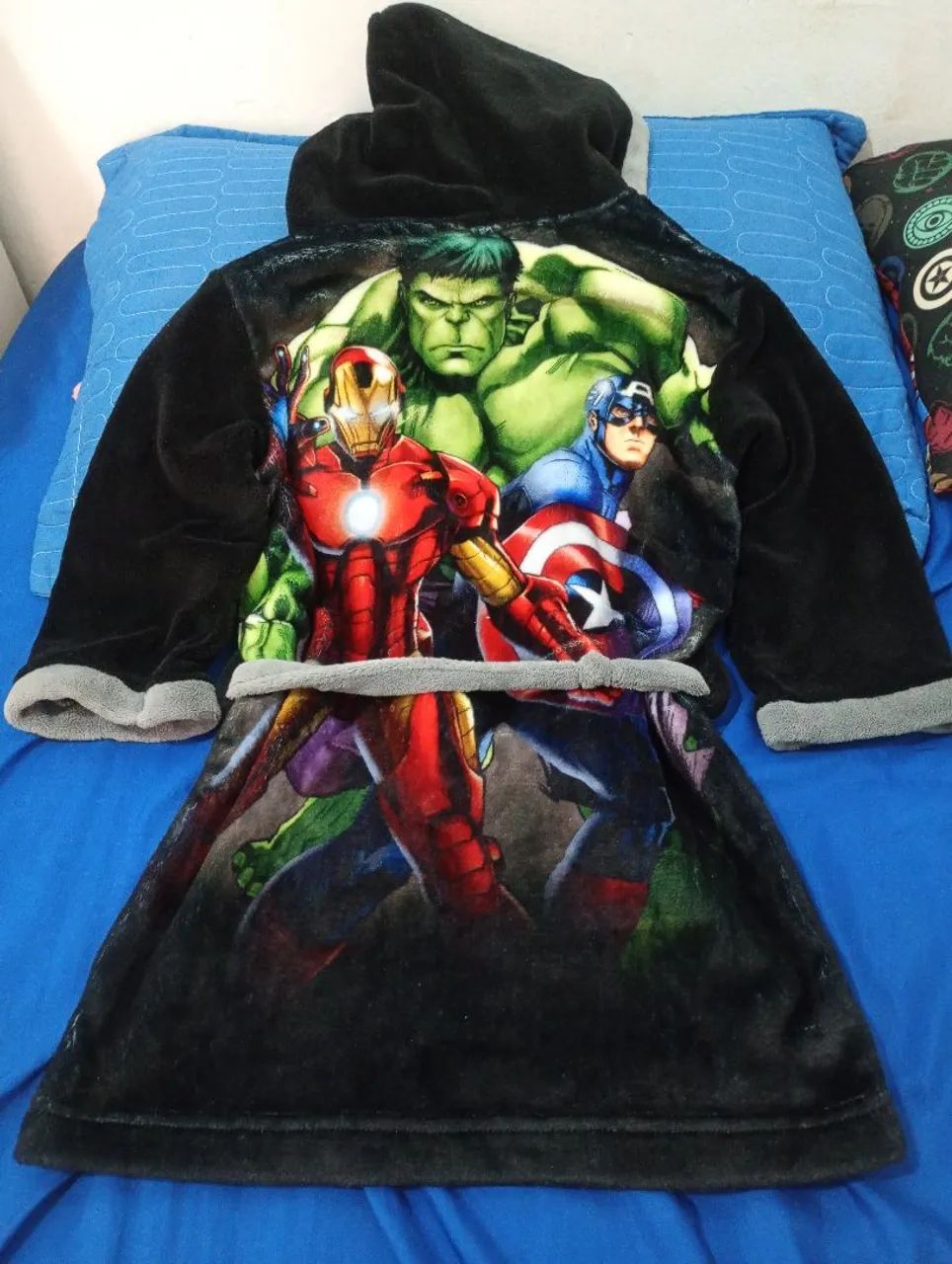 Roupão vingadores semi-novo  - Foto 2