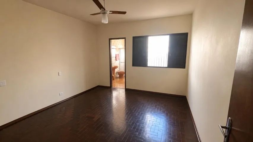 Casa no Centro de Botucatu/SP - 3 quartos, 2 banheiros - Foto 3