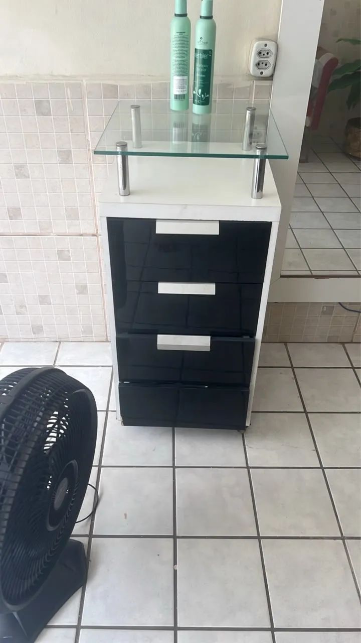 Espelho e bancada para salão 
