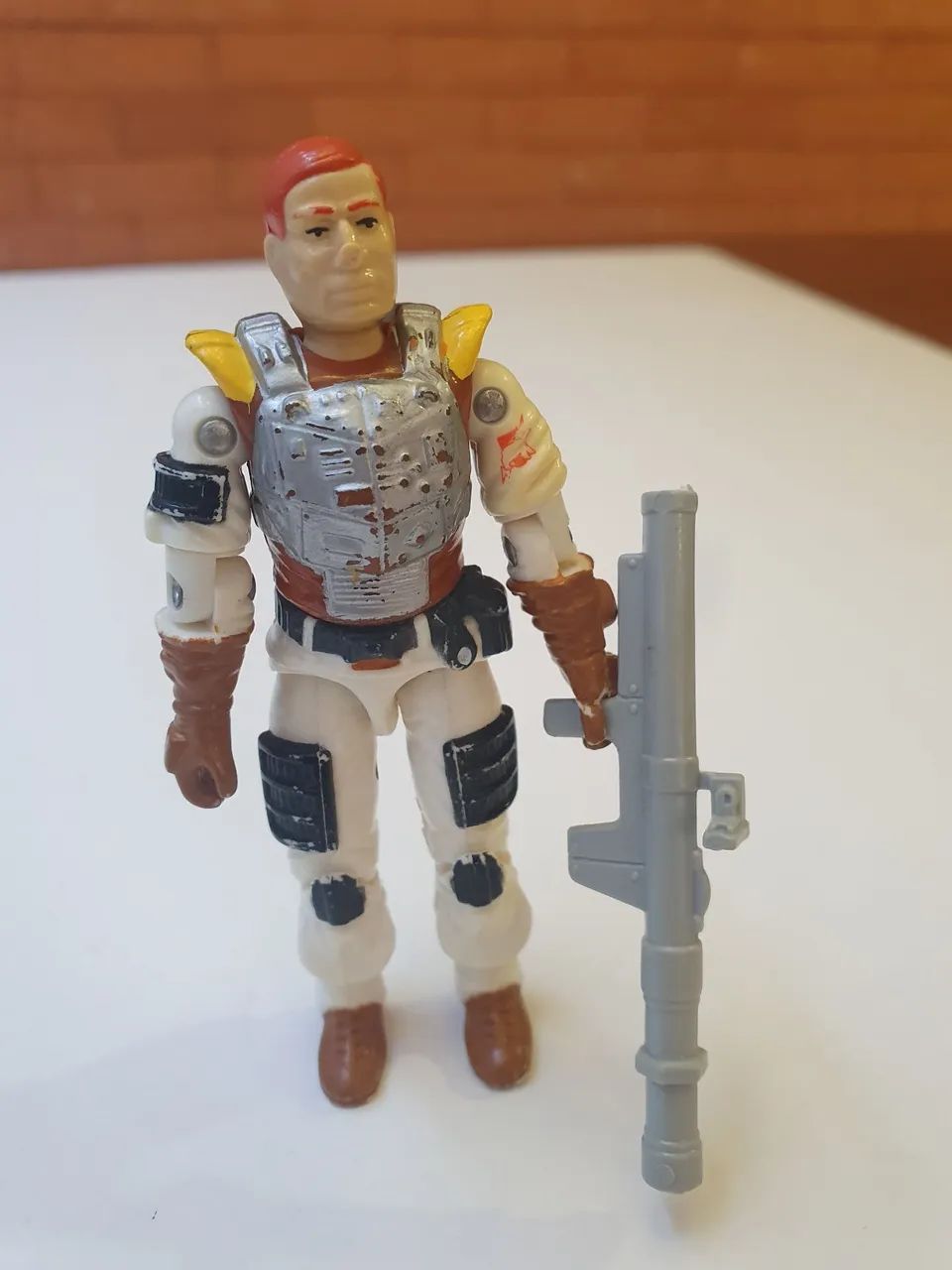 Boneco comandos em ação charboil com uma arminha
