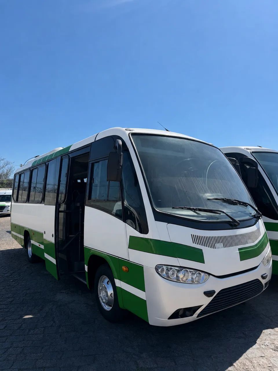 Micro ônibus rodoviário com ar ano 2010 e 2011