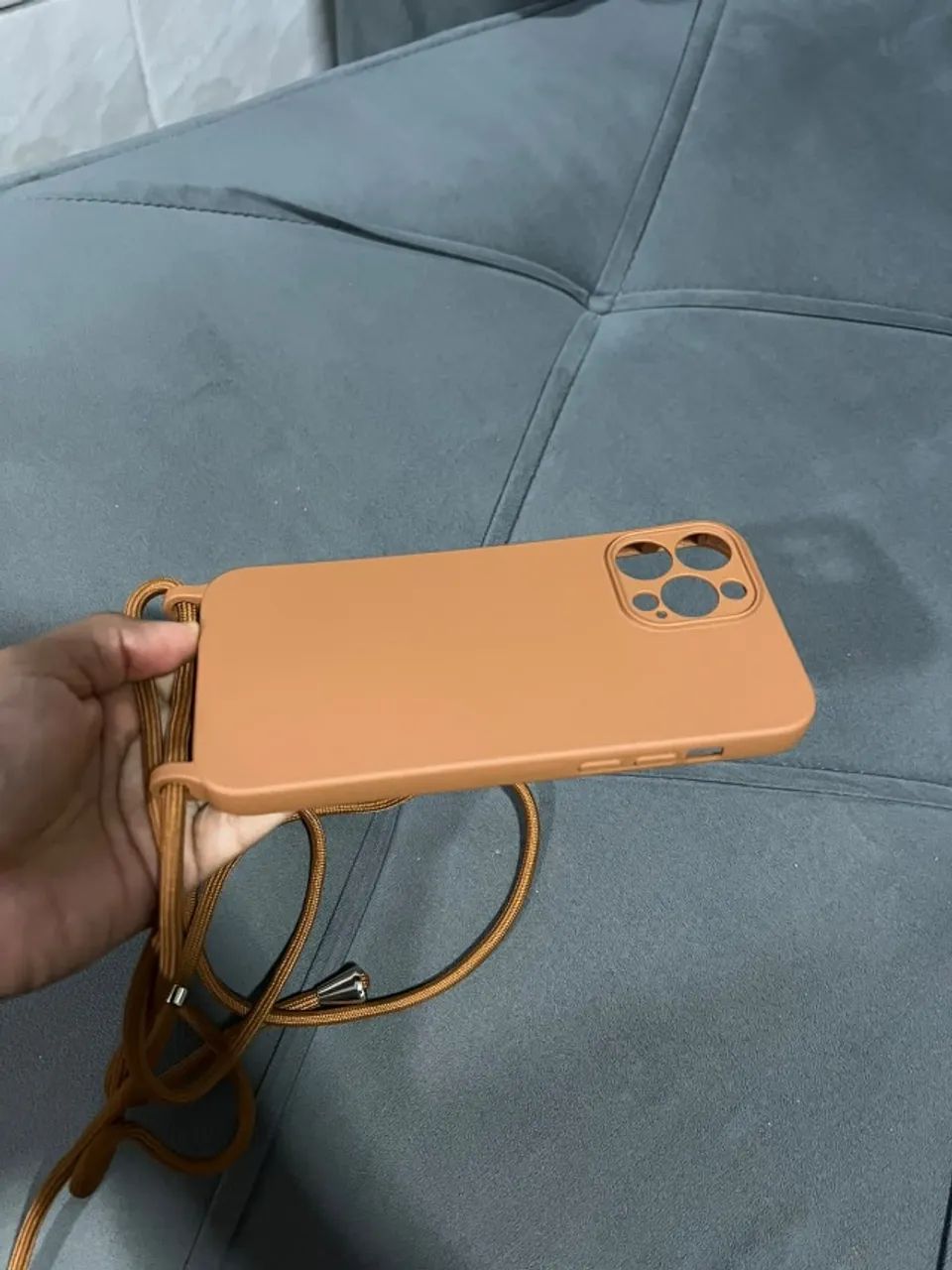 Capinha para Iphone 13 Pro Max com Cordinha - Foto 2