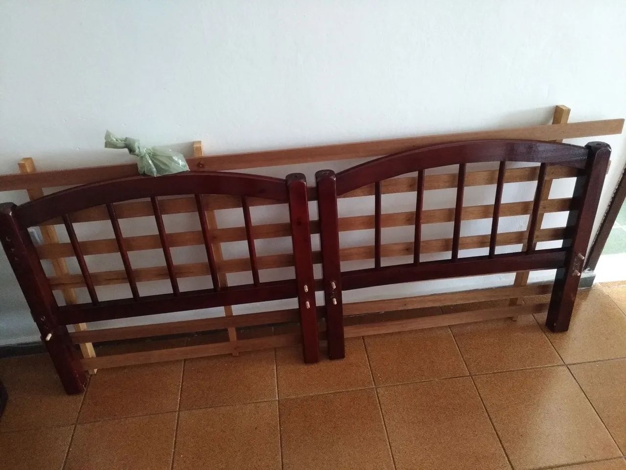 Cama de solteiro desmontada