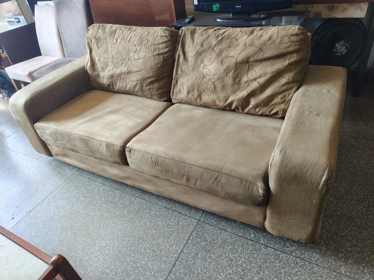 Sofá de 2 lugares com almofadas removíveis higienizado ((ENTREGO GRATIS)) - Foto 3