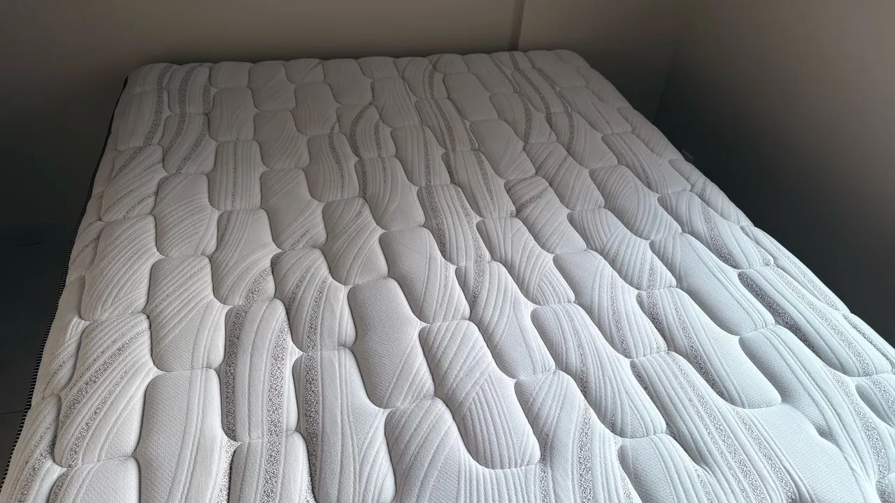 ? VENDE-SE CAMA QUEEN - ESTADO DE NOVA!  - Foto 2