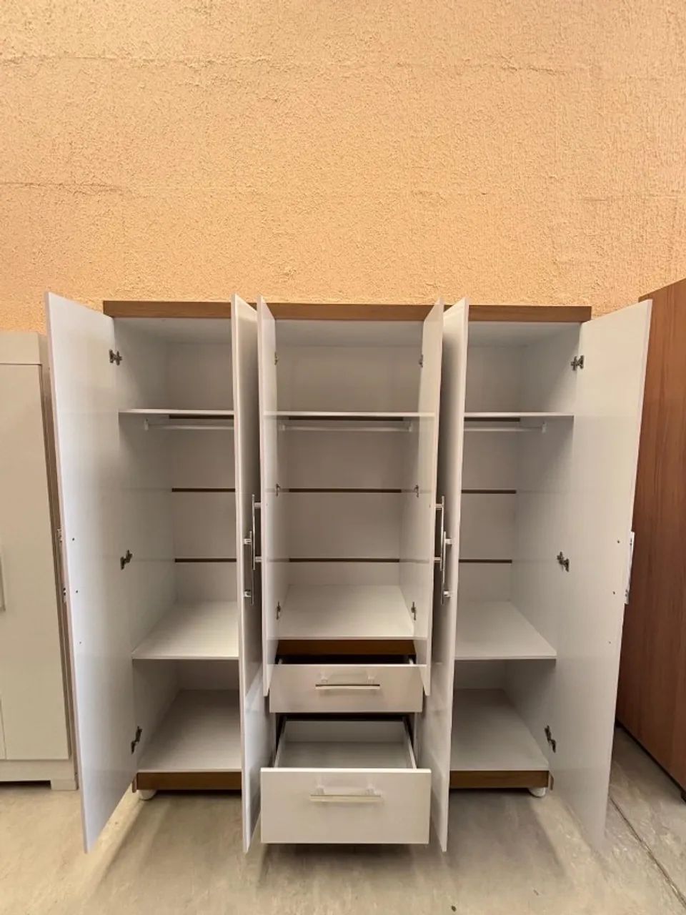 GUARDA ROUPA 100% MDF 6 PORTAS 2 GAVETAS  - Foto 2