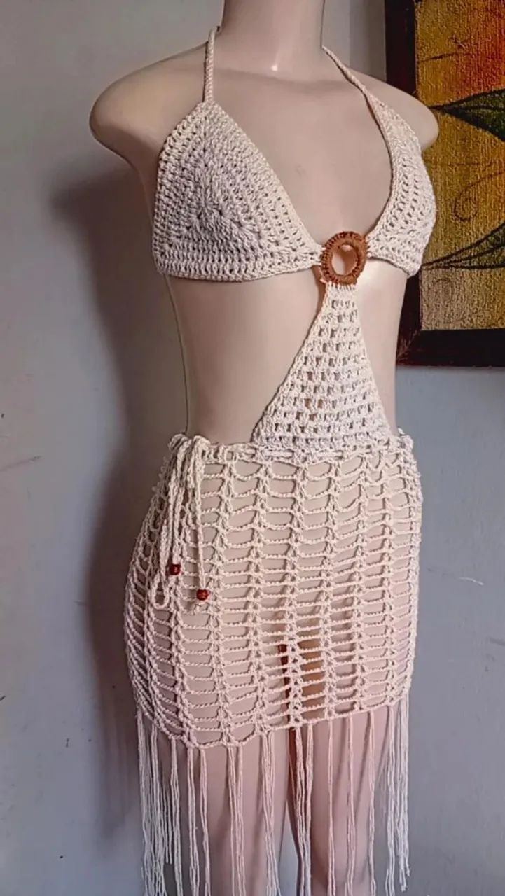 Saídas de praia e biquíni em crochê 