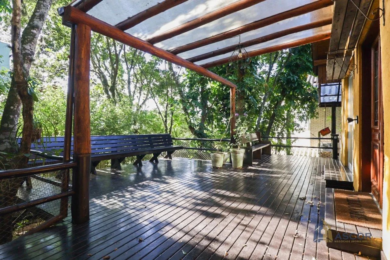 Casa na Lagoa da Conceição 4 Dormitórios, Espaço Gourmet e Charme Natural - Foto 5
