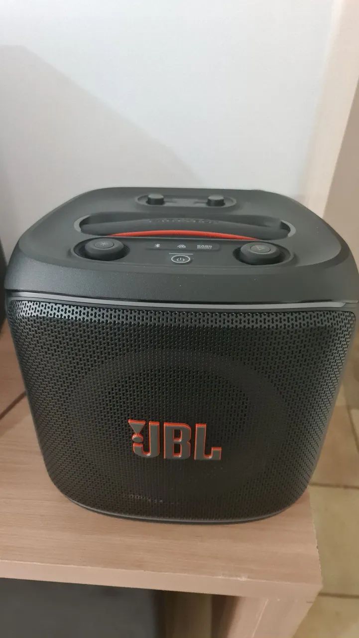 JBL Partybox Encore 2 (plus, com dois microfones)