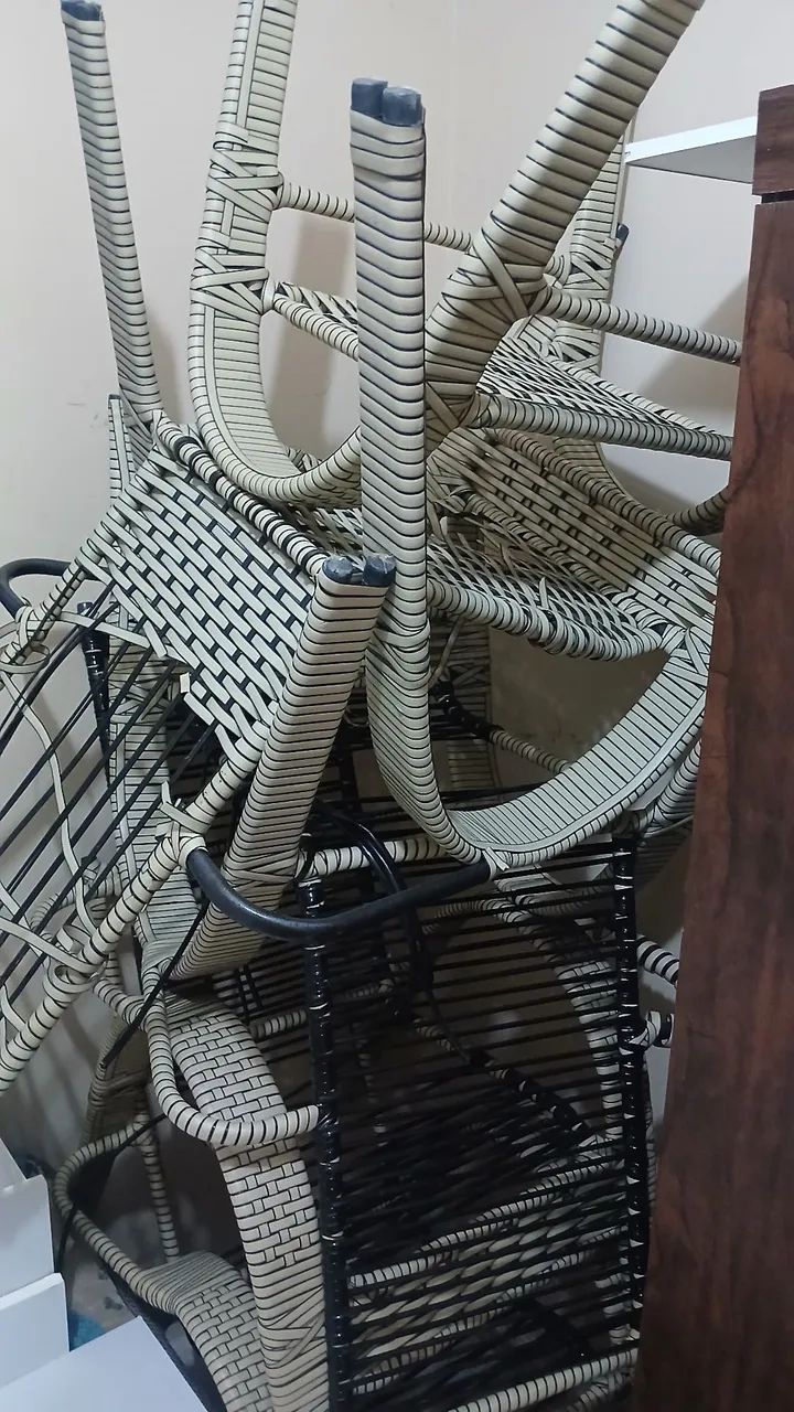 Vendo ou troco Conjunto Cadeiras e centro