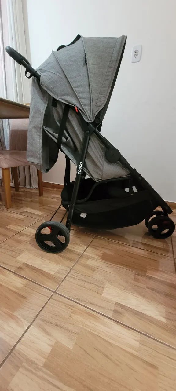 Carrinho de bebê Cosco